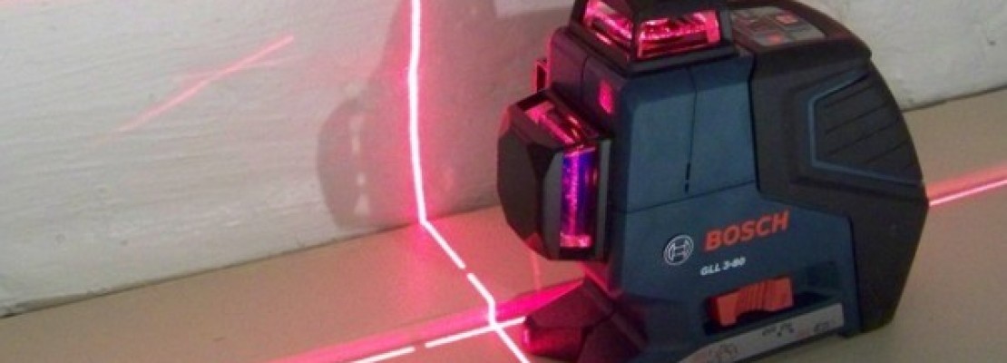 una livella laser della Bosch.