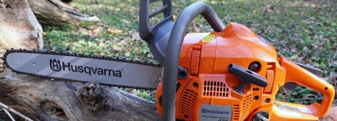 Una motosega Husqvarna.