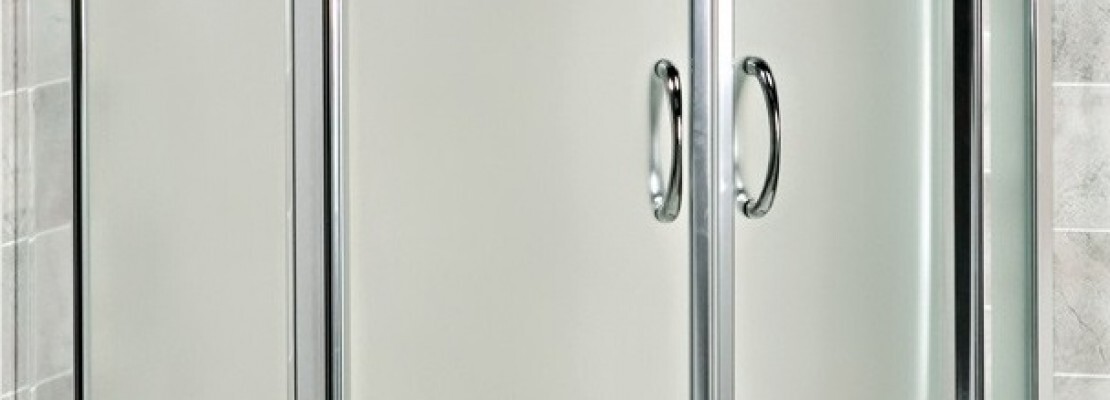 porta in vetro o tenda nella doccia
