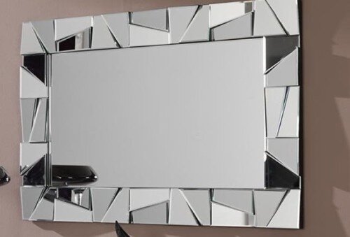 Specchio su bagno moderno
