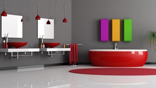 Bagno moderno con tinta prevalente in rosso e tre armadietti colorati