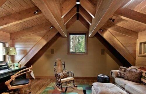 Design moderno di mansarda con tetto ventilato in legno
