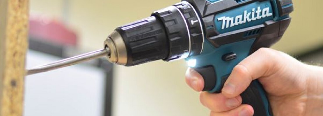 un martello perforatore Makita.