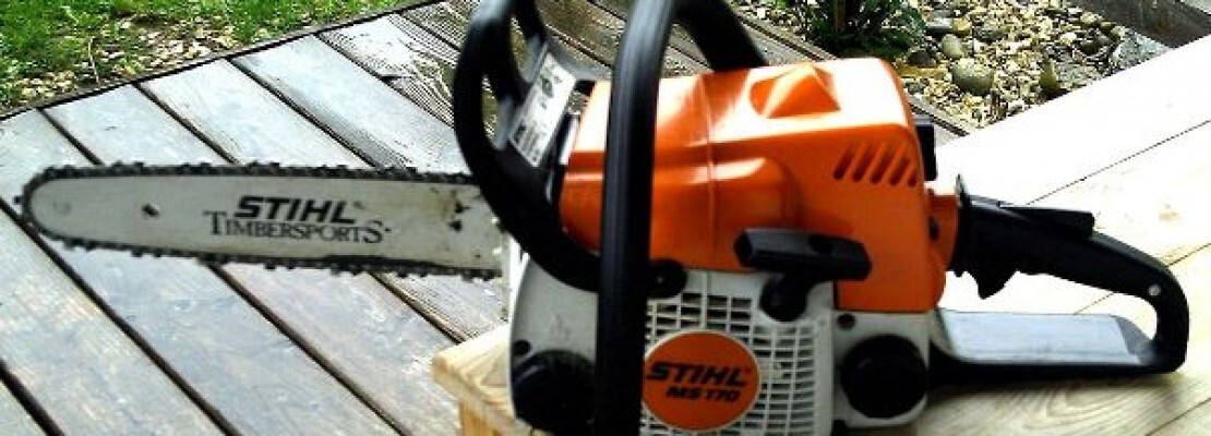 Una motosega a scoppio.