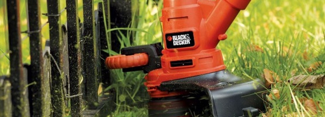Un decespugliatore del marchio Black and Decker.