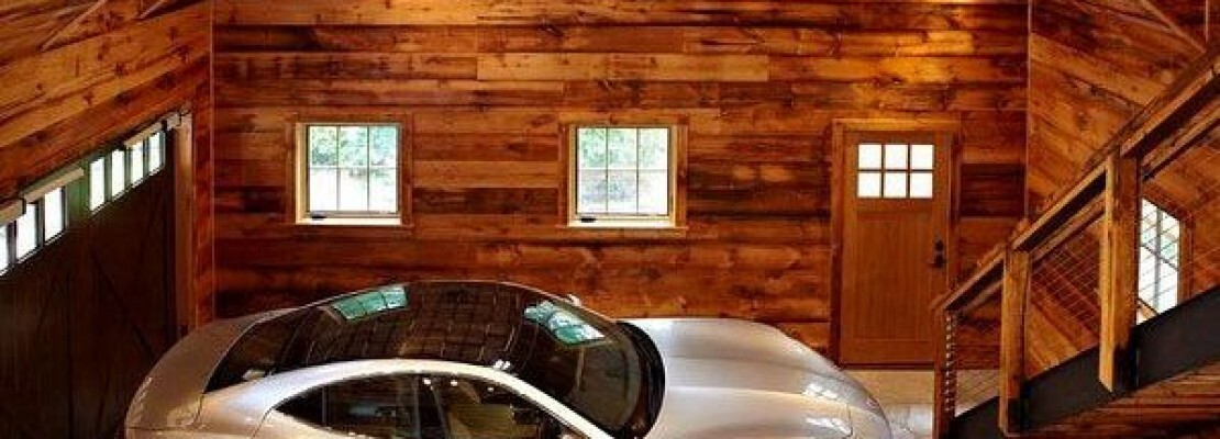 Uno splendido garage in legno.