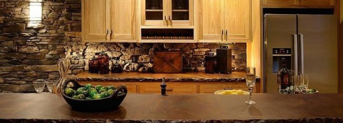 Idee e consigli per chi vuole arredare una taverna in stile country.