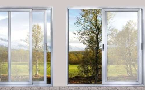 Una guida sui pro e contro delle finestre scorrevoli in alluminio