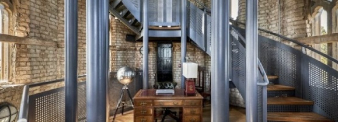 Idee e consigli per un arredamento in stile gotico.