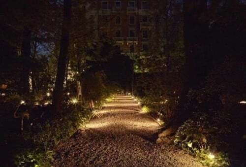 Illuminazione di un giardino da parte di Marco Petrucci.