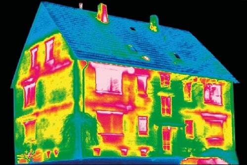 Immagine di casa che mostra i punti di dispersione termica