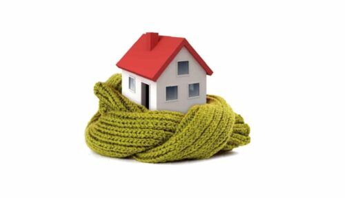 Immagine di casa con la sciarpa (casa isolata termicamente)
