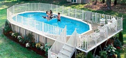 Idee e suggerimenti per una piscina fuori terra, attrezzata come questa.