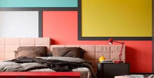 Una camera da letto multicolore