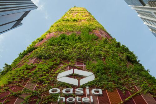 Oasia Hotel Downtown: L'architettura sostenibile diventa rigogliosa