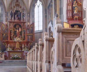 Interno della chiesa di San Giovanni Battista, luogo di culto dal valore storico culturale