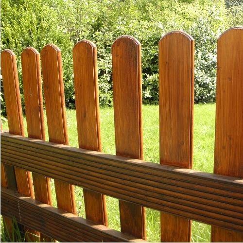 Recinzione per giardino in legno: classica staccionata.