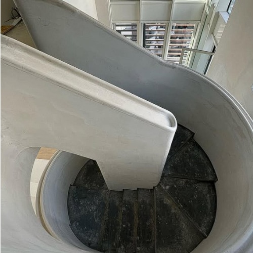 Particolare della scala a chiocciola di casa Ferragni.