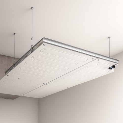 Pannello radiante per riscaldamento a soffitto idronico, con canali a serpentina e raccordi laterali, in ambiente moderno.