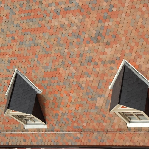 Fare o ampliare un abbaino sul tetto di un condominio: quando è possibile e cosa c'è da sapere