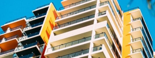 Terrazzo: quanto fa salire il prezzo della casa? La classifica delle città dove vale di più.