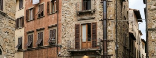 Normative su canna fumaria in centro storico e per locali food: ecco cosa dicono le sentenze a Roma e del Tar Marche.