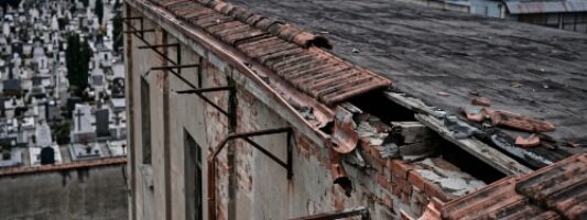 Furti di rame: ondata in tutta Italia. Sotto attacco capannoni, ma anche edifici pubblici, ferrovie e cimiteri.