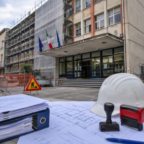 Scuole italiane: una su due senza certificato di agibilità. La Corte dei conti boccia il Ministero
