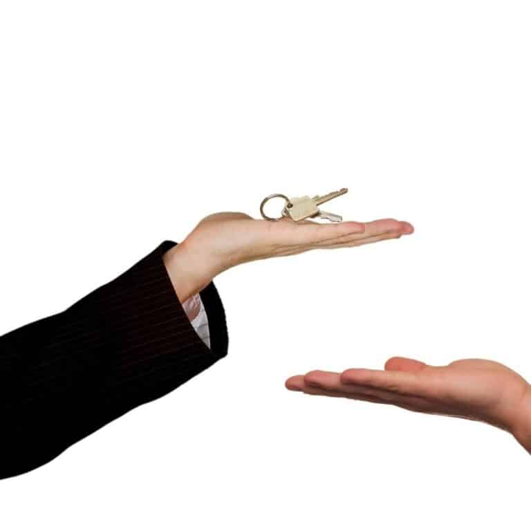 Vendere casa, meglio ristrutturare la casa prima di metterla sul mercato.