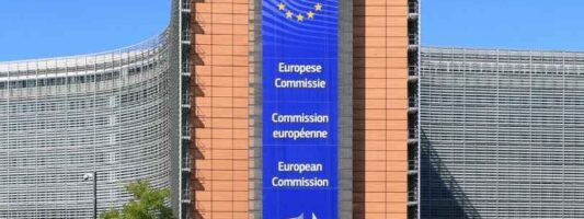Prezzi dei materiali cresciuti per colpa di un cartello? Indaga la UE.