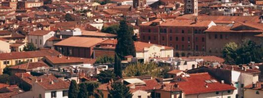 Un'analisi sul patrimonio immobiliare italiano e dinamiche di gestione per i proprietari.