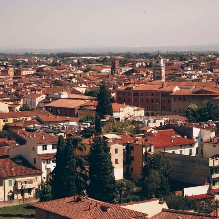 Un'analisi sul patrimonio immobiliare italiano e dinamiche di gestione per i proprietari.