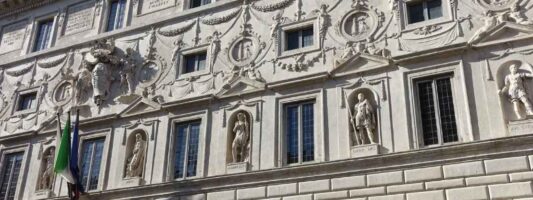 Il Consiglio di Stato si esprime su un Permesso di Costruire decaduto causa inizio tardivo dei lavori.