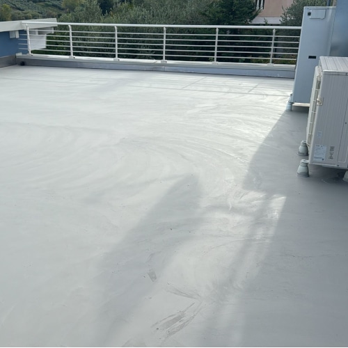 Terrazzo impermeabilizzato con membrana liquida continua.